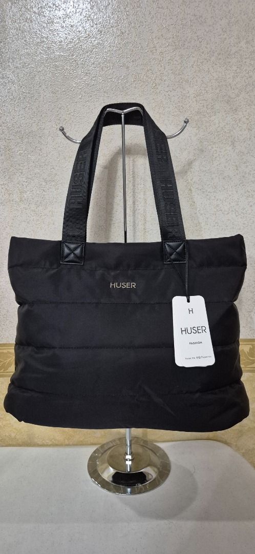 RT16-990 Huser Black Light Puffer Shoulder bag (Category: Tote Bags) located in Valenzuela. Submitted by dailyhappyfinds (Listing ID 1465135587, Image 1). Description: BRAND: Huser -Shoulder bag -Light puffer bag *Mall pullout/ factory pullout. Please manage your expectations. .
