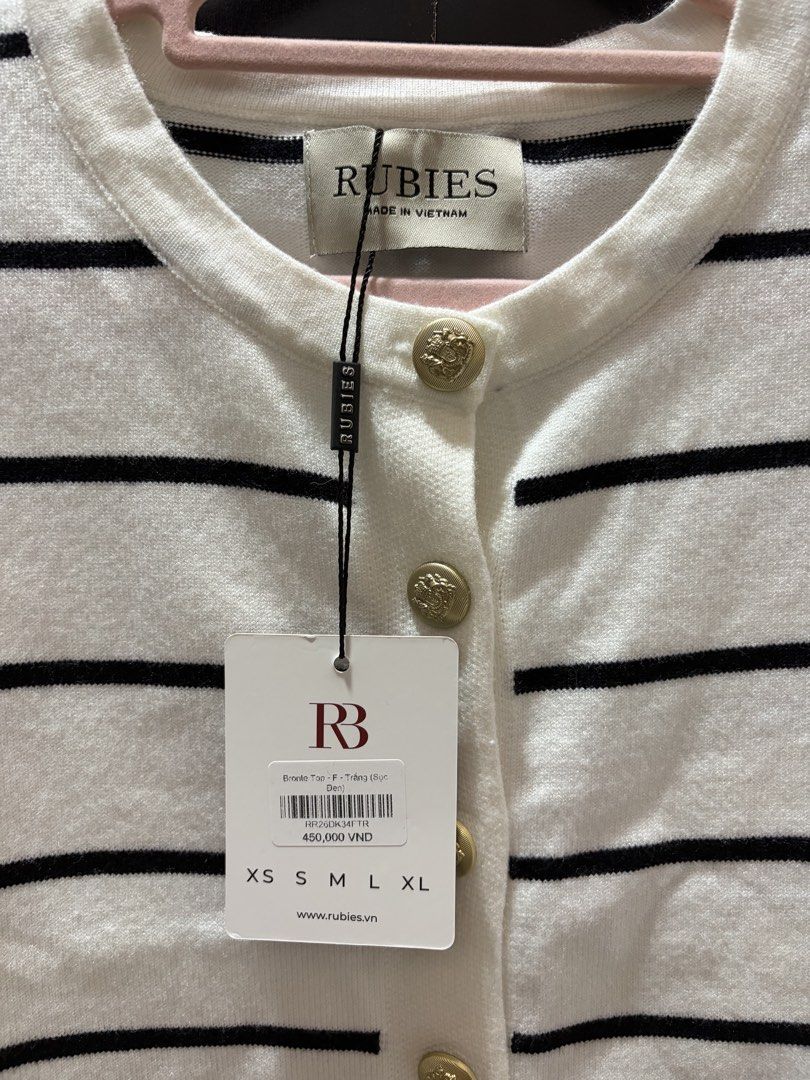 Rubies Bronte Top - Freesize (Category: Blouses) located in Taguig. Submitted by house_of_petite (Listing ID 1465055692, Image 3). Description: Got this from Vietnam’s Pasabuy Too loose on me. I prefer more on a fitted silhouette. But fabric is super soft not itchy. .