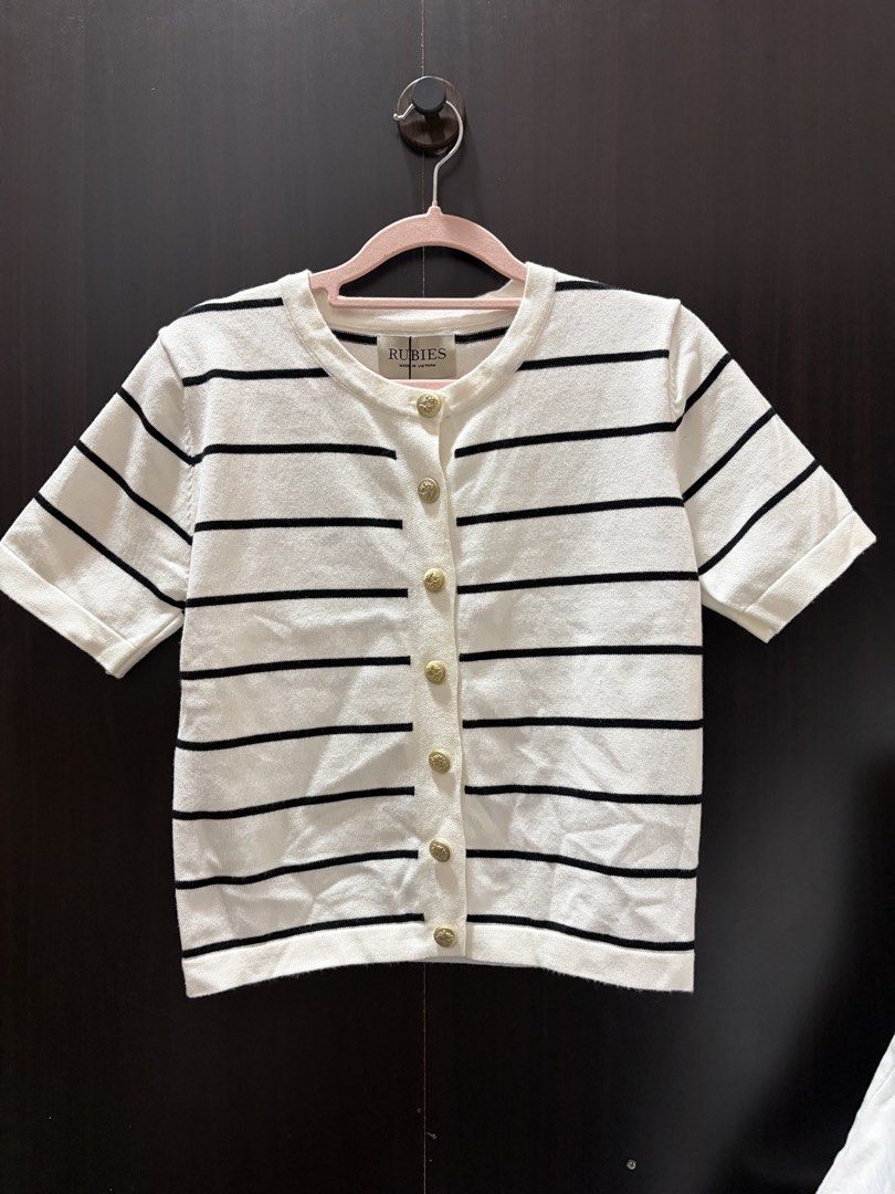 Rubies Bronte Top - Freesize (Category: Blouses) located in Taguig. Submitted by house_of_petite (Listing ID 1465055692, Image 2). Description: Got this from Vietnam’s Pasabuy Too loose on me. I prefer more on a fitted silhouette. But fabric is super soft not itchy. .