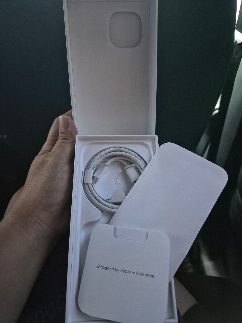 RUSH! BRAND NEW IPHONE 15 128GB (Category: iPhone 15 Series) located in Quezon City. Submitted by all200andbelow (Listing ID 1465029441, Image 3). Description: RUSH! BRAND NEW, OPENED ONLY AND SET UP.Unused, no sim! bought in Abenson in September.