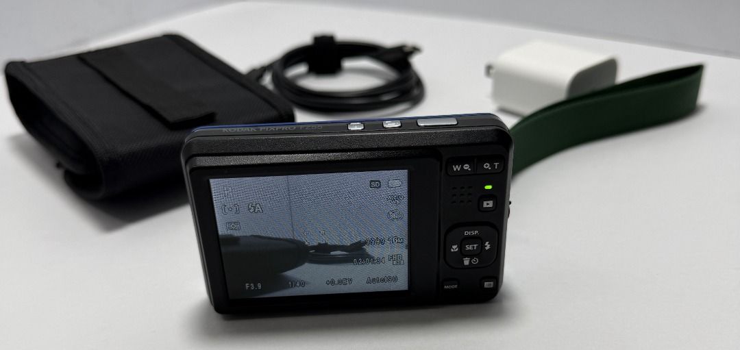 Rush Kodak PIXPRO FZ55 (Category: Cameras) located in Taguig. Submitted by keitaro_17 (Listing ID 1465102676, Image 2). Description: Kodak PIXPRO FZ55 ➜ Sensor: 16.35 MP 1/2.3"" BSI CMOS ➜ Zoom: 5x Optical (28–140mm equivalent) ➜ Video: 1080p Full HD @ 30fps ➜ Screen: 2.7"" LCD (230K dots) ➜ Connectivity: USB 2.0 (Micro USB) ➜ Features: Digital Image Stabilization, Face/Smile/Blink Detection, HDR, Macro mode ➜ Battery: Rechargeable Li-ion (LB-012