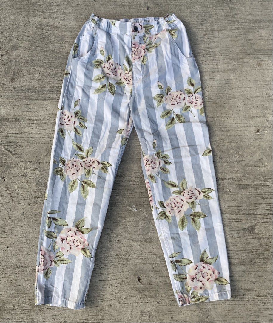 RVCA Scrunchie High Waist Pants (0153) (Category: Jeans) located in Cebu City. Submitted by czar0518 (Listing ID 1465049849, Image 1). Description: RVCA Women’s High Waist Pants Waist 26-28 Length 35 Excellent condition Dm sure buyer.📩.