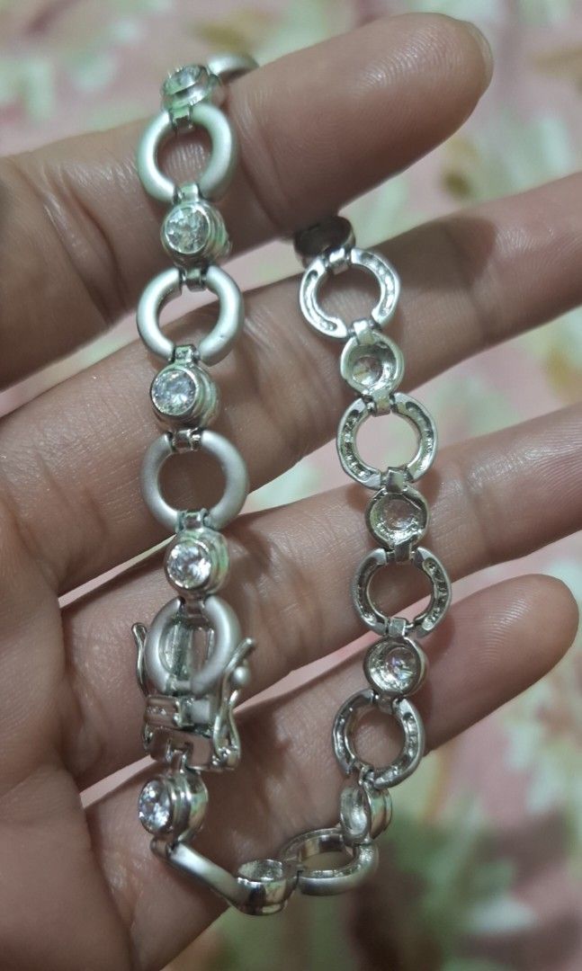 S925 Bracelet (Category: Bracelets) located in Baguio. Submitted by marinel.caranto (Listing ID 1465122626, Image 1). Description: silver s925 with simulated diamonds 8500.00 super nice 17cm.