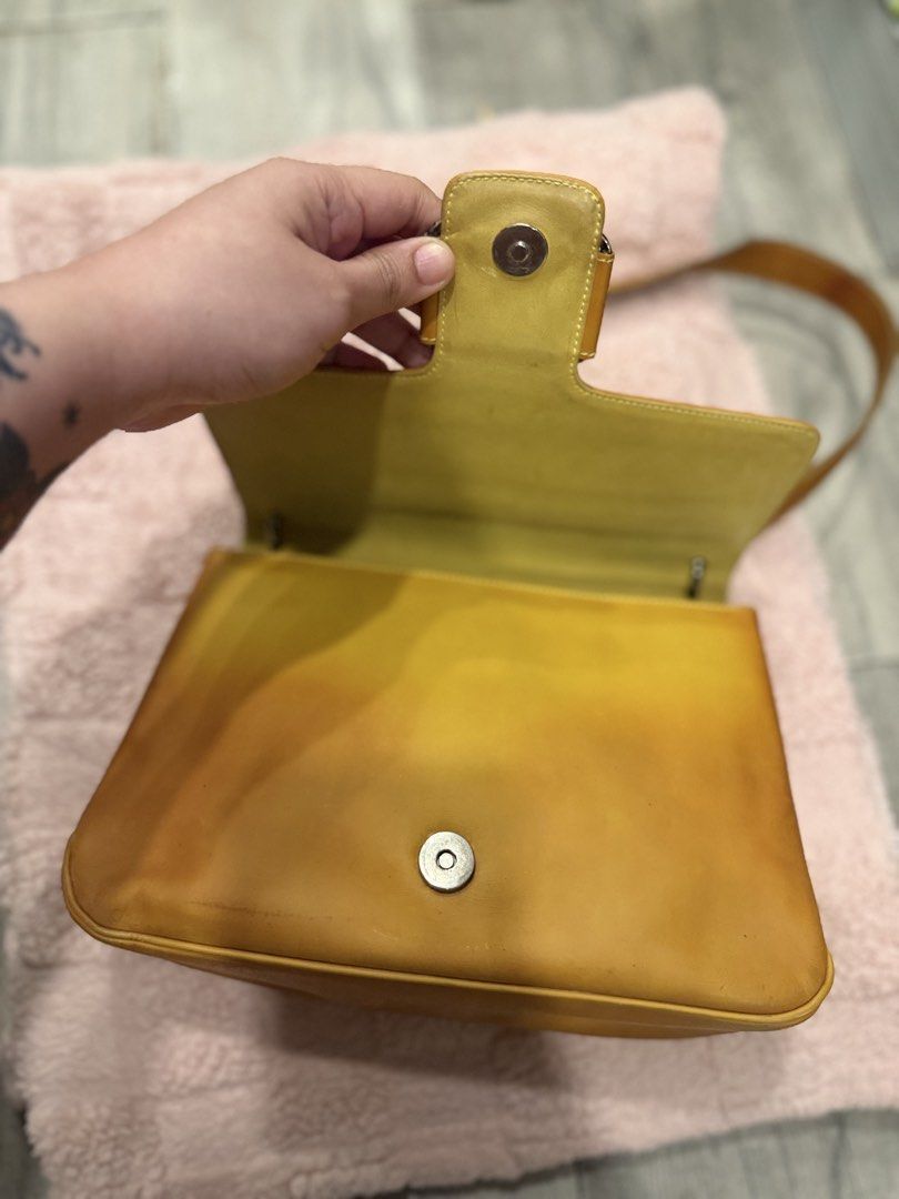 Salvatore Ferragamo (Category: Shoulder Bags) located in Meycauayan. Submitted by boldrabbit.3a0187 (Listing ID 1465126921, Image 3). Description: .