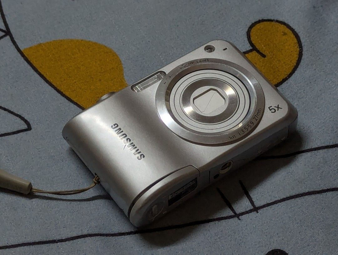 Samsung ES28 (Category: Cameras) located in Manila. Submitted by liamrevy (Listing ID 1465109873, Image 3). Description: Samsung ES28 ( 1,999 ) BODY CONDITION: 7/10 ( Loose battery door, just tape nalang ) NO FUNCTIONAL ISSUES Inclusions: - Samsung ES28 ( White ) - Battery - SD Card - Original Samsung Strap - Camera Case - Stickers LOC: Baclaran, Parañaque City KONTI LANG SAMPLE SHOTS KO, PM LANG IF SURE BUYER.