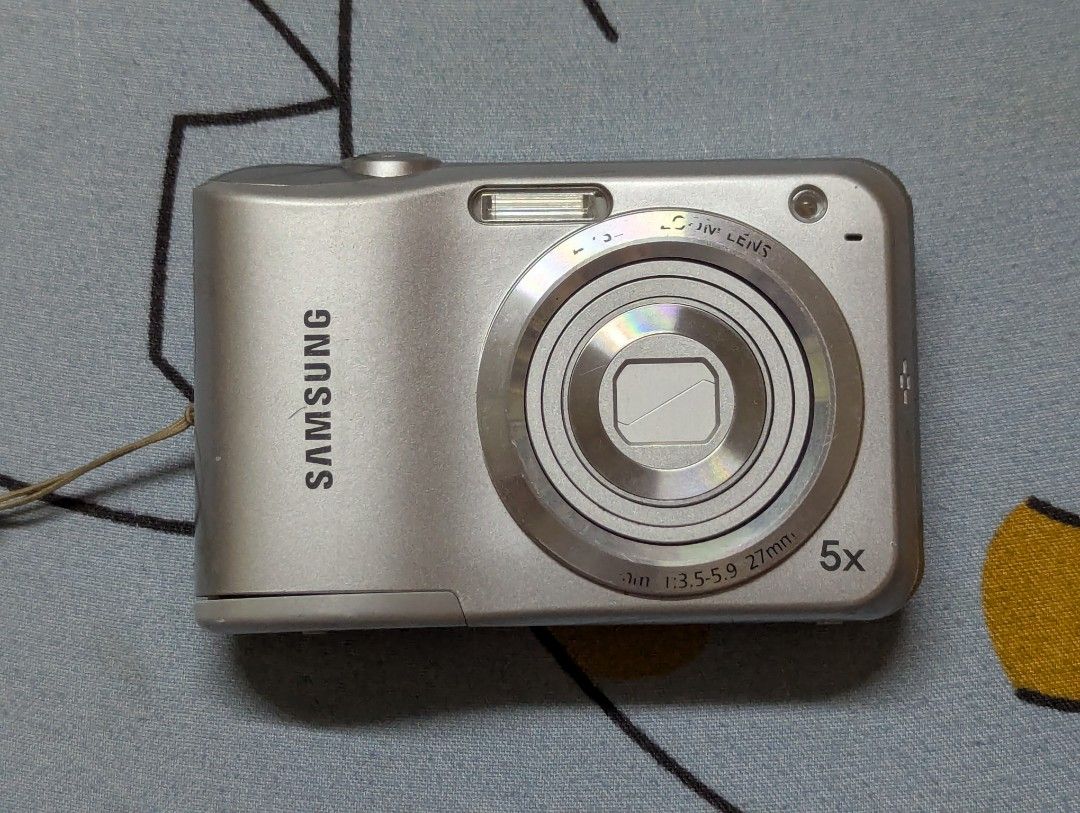 Samsung ES28 (Category: Cameras) located in Manila. Submitted by liamrevy (Listing ID 1465109873, Image 1). Description: Samsung ES28 ( 1,999 ) BODY CONDITION: 7/10 ( Loose battery door, just tape nalang ) NO FUNCTIONAL ISSUES Inclusions: - Samsung ES28 ( White ) - Battery - SD Card - Original Samsung Strap - Camera Case - Stickers LOC: Baclaran, Parañaque City KONTI LANG SAMPLE SHOTS KO, PM LANG IF SURE BUYER.