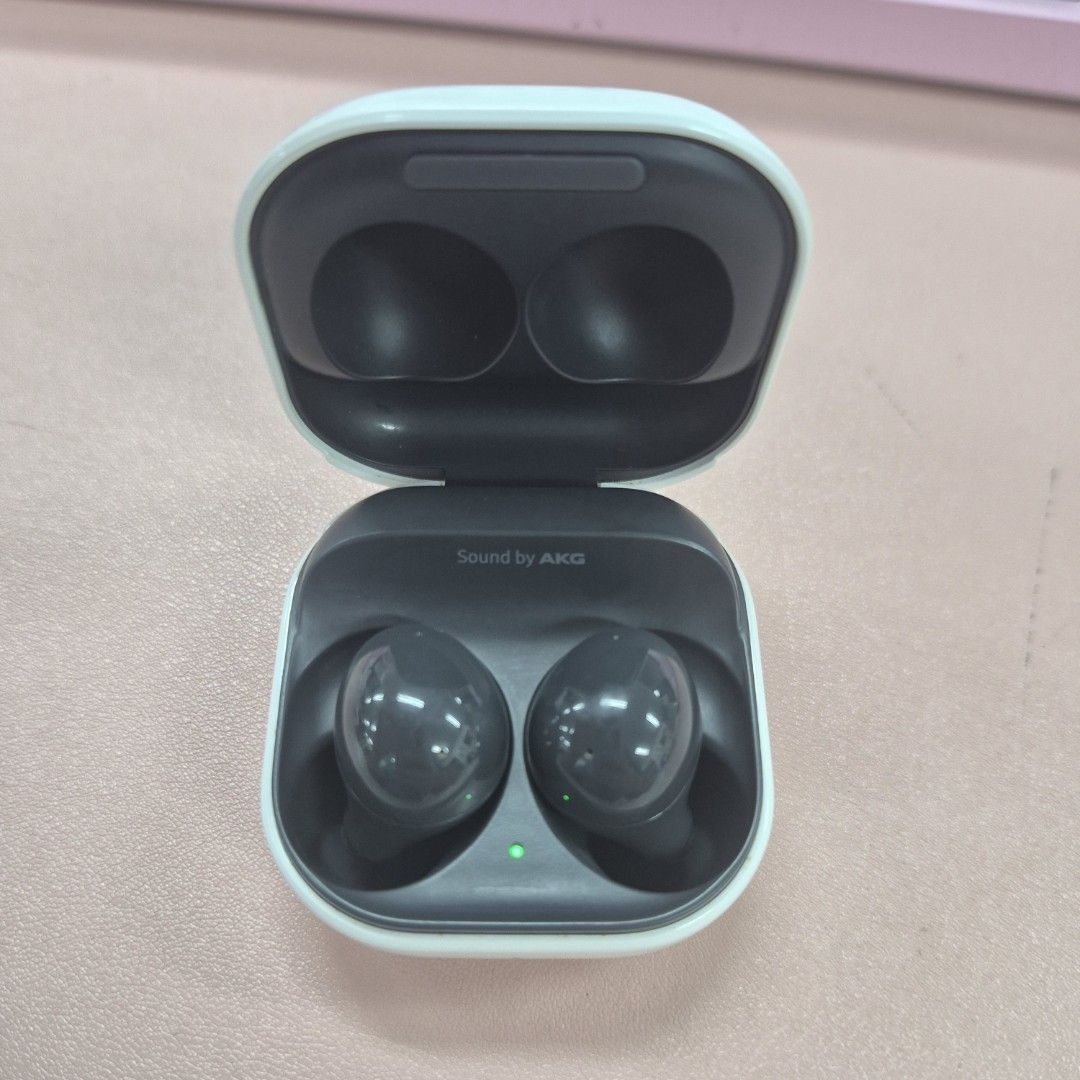 Samsung Galaxy Buds 2 (complete set with accessories) (Category: Earphones) located in Cavite. Submitted by clviray (Listing ID 1465145477, Image 2). Description: For sale: Original Samsung Galaxy Buds 2 RFS: hindi na nagagamit, nag-upgrade sa latest model. Issue: may bangas po kaunti yung Left Earbuds (see picture) yun lang po issue pero yung performance solid pa rin. 2-way dynamic speakers (woofer and tweeter), active noise cancellation (ANC), 
