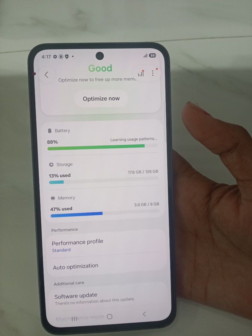 Samsung s24 fe (Category: Samsung) located in Caloocan City. Submitted by jov014 (Listing ID 1465160170, Image 2). Description: rush swap or selling Samsung s24 fe 128 issue dents need cash location north Caloocan.