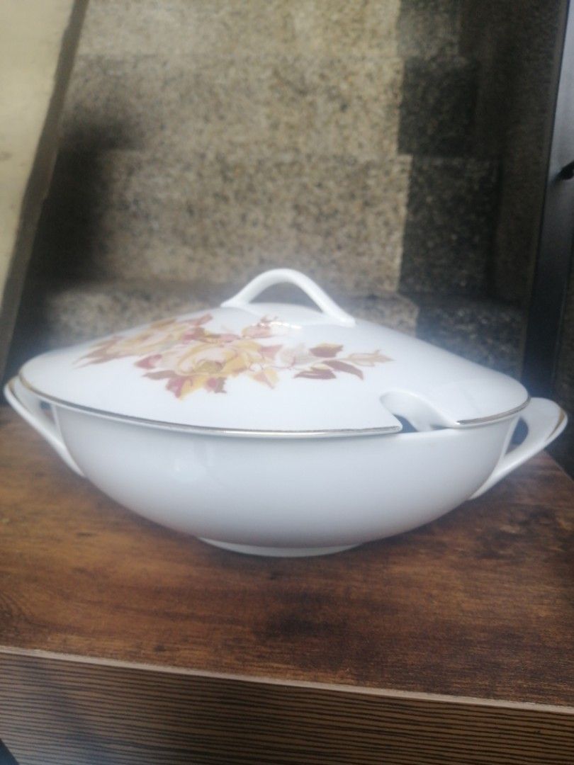 Sango Japan Food Server Bowll (Category: Other Kitchenware & Tableware) located in Manila. Submitted by ceroma (Listing ID 1460547465, Image 1). Description: Authentic Sango Japan white bowl, Classic and versatile design, Perfect size for sauce servings or side dishes.