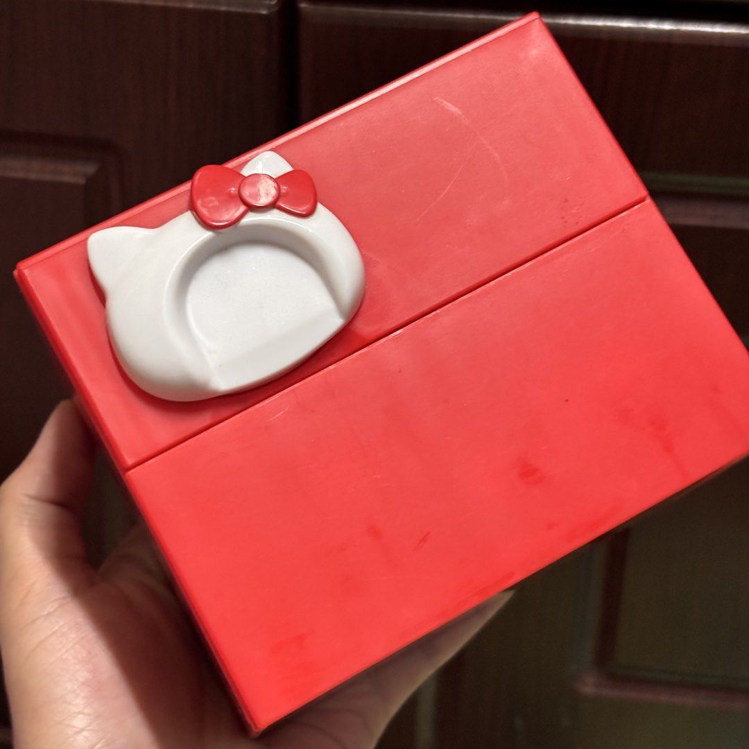 Sanrio Hello Kitty Coin Bank (Category: Character Goods) located in Manila. Submitted by nero.ph (Listing ID 1465043539, Image 3). Description: No issue/s ₱1,000 set with cat.