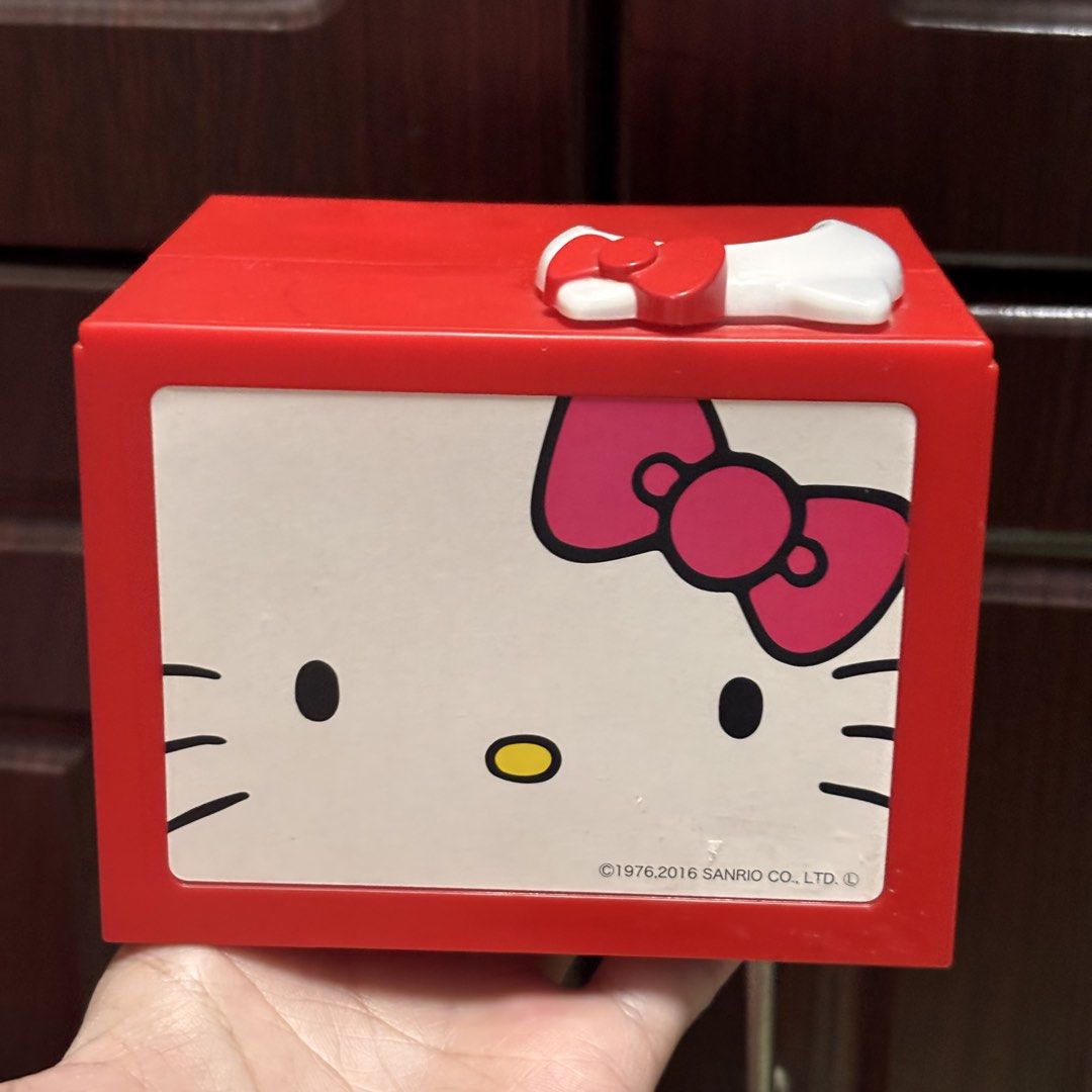 Sanrio Hello Kitty Coin Bank (Category: Character Goods) located in Manila. Submitted by nero.ph (Listing ID 1465043539, Image 1). Description: No issue/s ₱1,000 set with cat.
