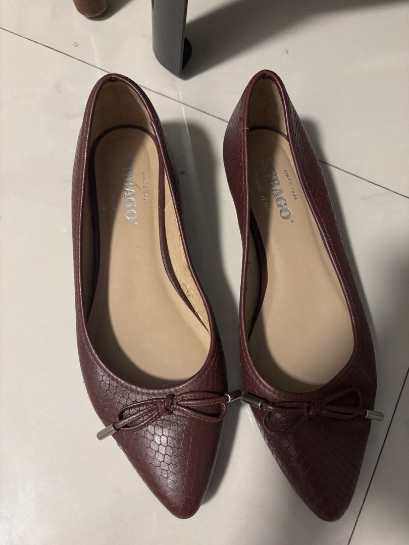Sebago maroon flats SIZE US 6 (Category: Flats & Sandals) located in Quezon City. Submitted by clothesloverph (Listing ID 1465113744, Image 1). Description: .