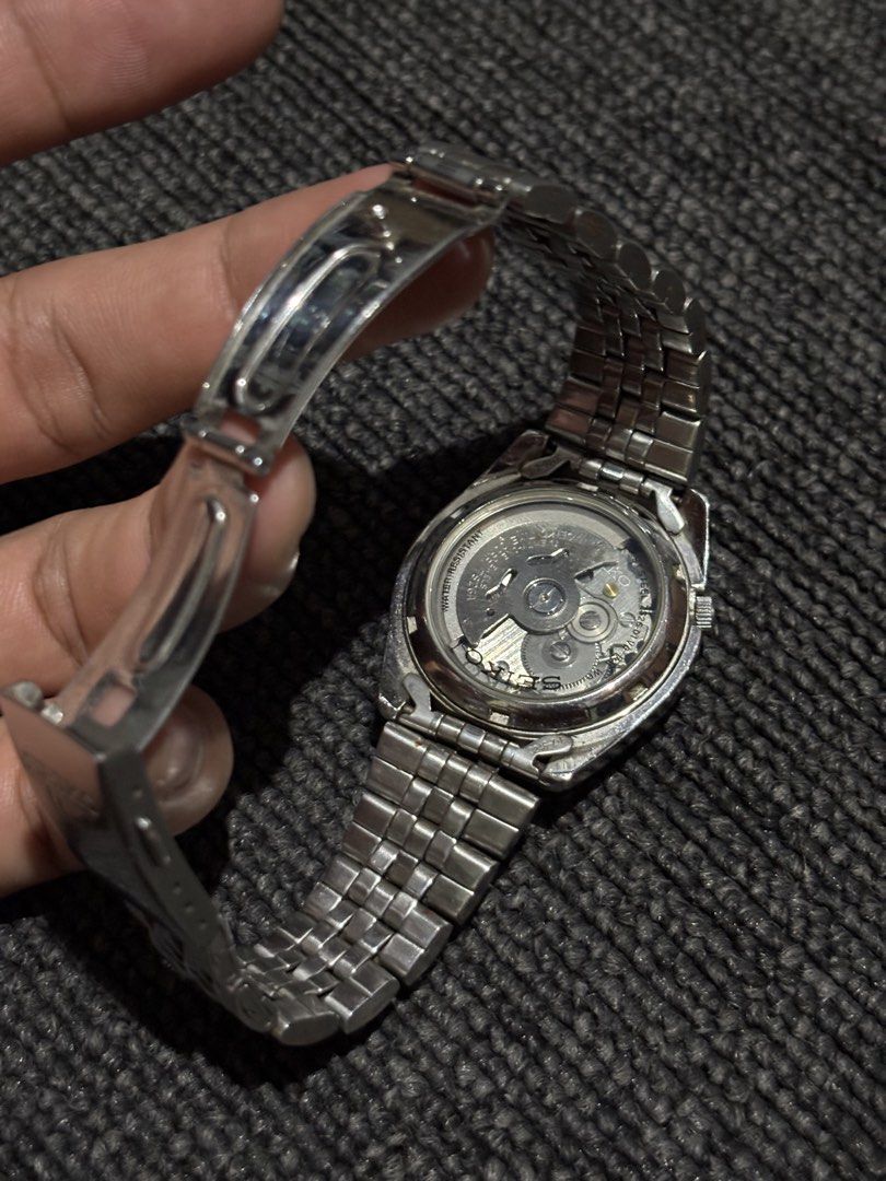 Seiko 5 Series 21 Jewels (Category: Men's Watches) located in Bulacan. Submitted by thriftstarph (Listing ID 1465108021, Image 3). Description: PLEASE READ THE DESCRIPTION BELOW ‼️ Seiko Mens 5 Automatic Black Stainless SNK361K Steel Dress Watch Need polish 10k Market Value 3,800 Shipped .