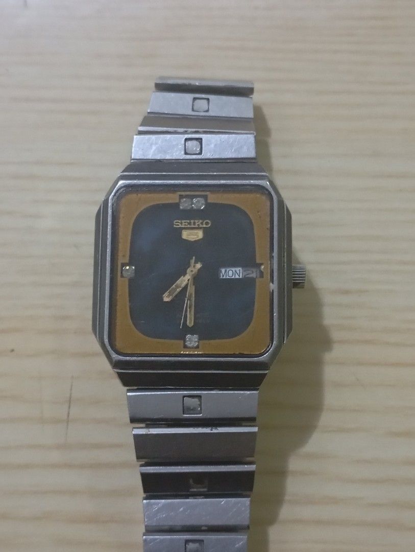 Seiko automatic (Category: Men's Watches) located in Las Pinas. Submitted by quick_deals_great_finds2 (Listing ID 1465080862, Image 2). Description: Original vintage automatic 35mm fits 7 inches Fully functional keeps time.
