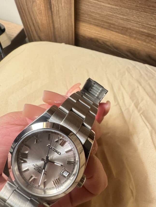 Seiko Automatic Silver Dial Stainless Steel Watch (Category: Women's Watches) located in Manila. Submitted by curatedbyei (Listing ID 1464986477, Image 3). Description: Seiko MOD.