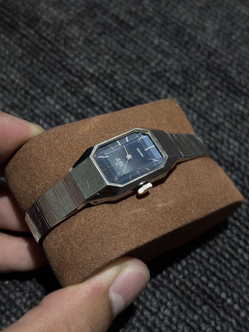 Seiko Hi-Beat Special (Rare) (Category: Women's Watches) located in Bulacan. Submitted by thriftstarph (Listing ID 1465105430, Image 3). Description: PLEASE READ THE DESCRIPTION BELOW‼️ Seiko Winding Vintage Watch (Womens) Vintage Seiko (Diamonds Glass) Good Working No Issue From japan 12K Market Value.