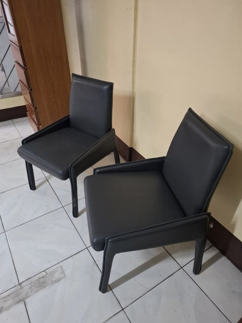 Set of 2 Black Leather Dining Chairs (Category: Chairs) located in Quezon City. Submitted by dannikkishoppe2 (Listing ID 1464974611, Image 2). Description: Set of 2 Black Leather Dining Chairs ‼️₱4800‼️ • Clean, modern look with structured armrests and sturdy legs • Supportive backrest, ideal for dining tables or office desks • Shows minor signs of wear, but overall structurally solid Please manage your expectations as there might be minimal flaw