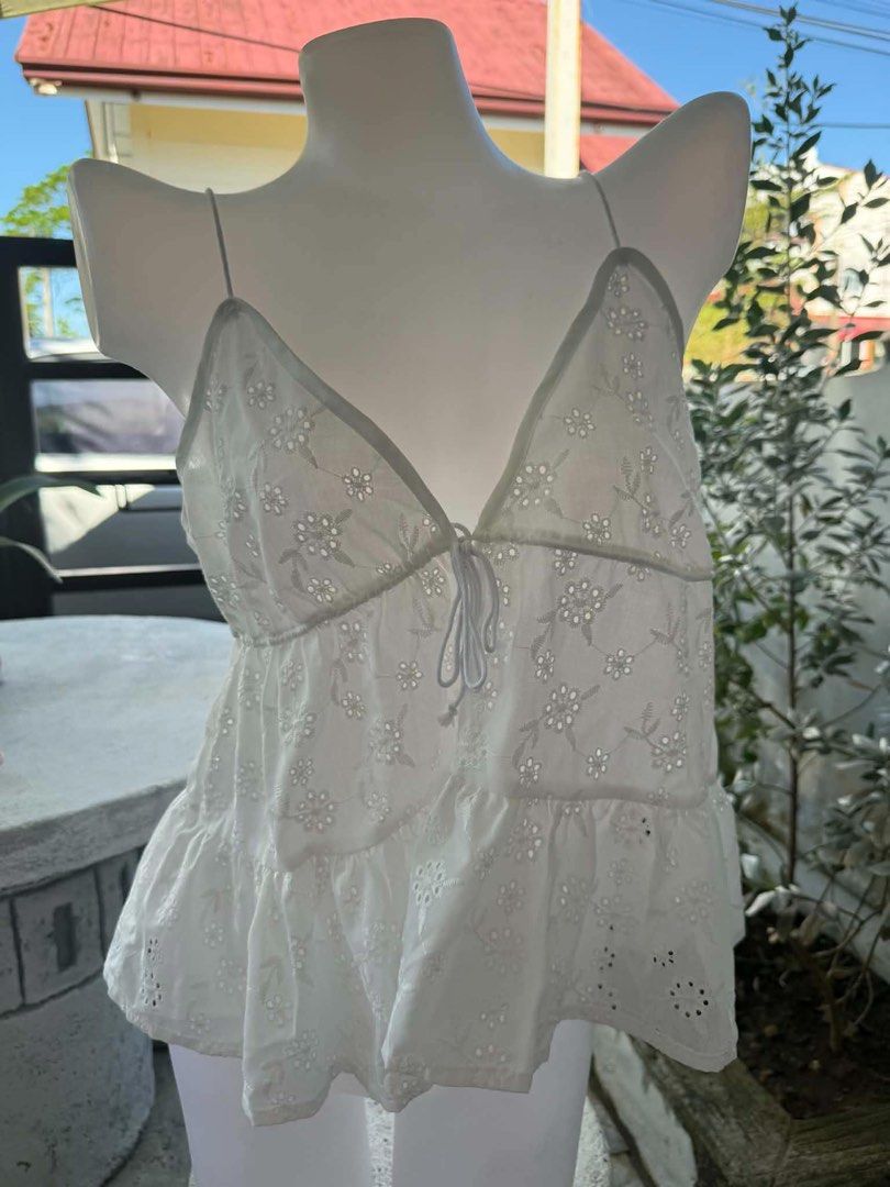 Sexy tops (Category: Blouses) located in Quezon. Submitted by glambasic (Listing ID 1465029747, Image 2). Description: Take all Never worn Floral bkk brand White top shein brand Fit small-medium.