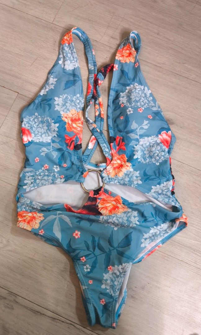 Shein (Category: Bikinis & Swimsuits) located in Quezon City. Submitted by jazmanabat (Listing ID 1464998676, Image 3). Description: small to medium. like new nastock nalang di nasuot mostly sa tiktok nabili shein etc 230 take all 4 pieces.