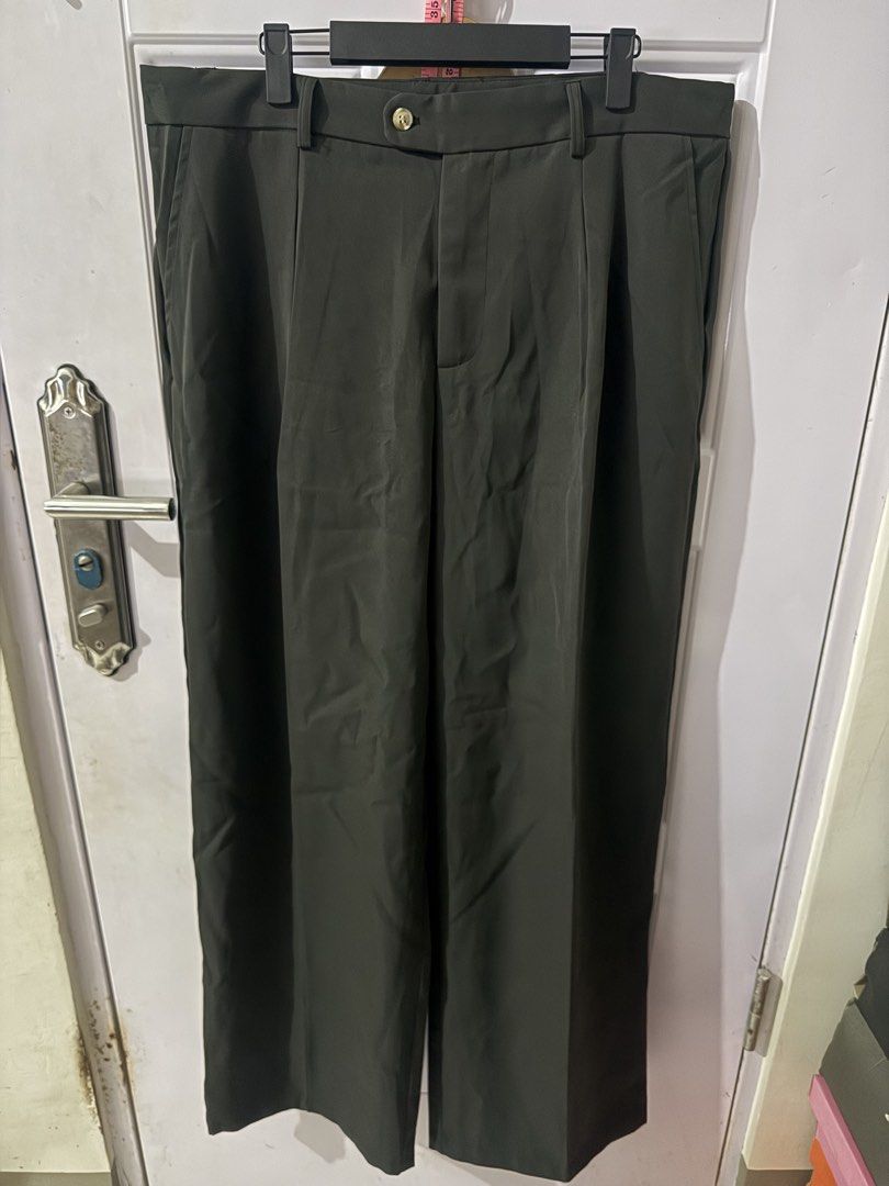 SHEIN Trousers for Men (Category: Trousers) located in Las Pinas. Submitted by sellerkjb (Listing ID 1465113589, Image 2). Description: BRAND NEW XL PA PLEATED 38 inches waistline 44 inches length.