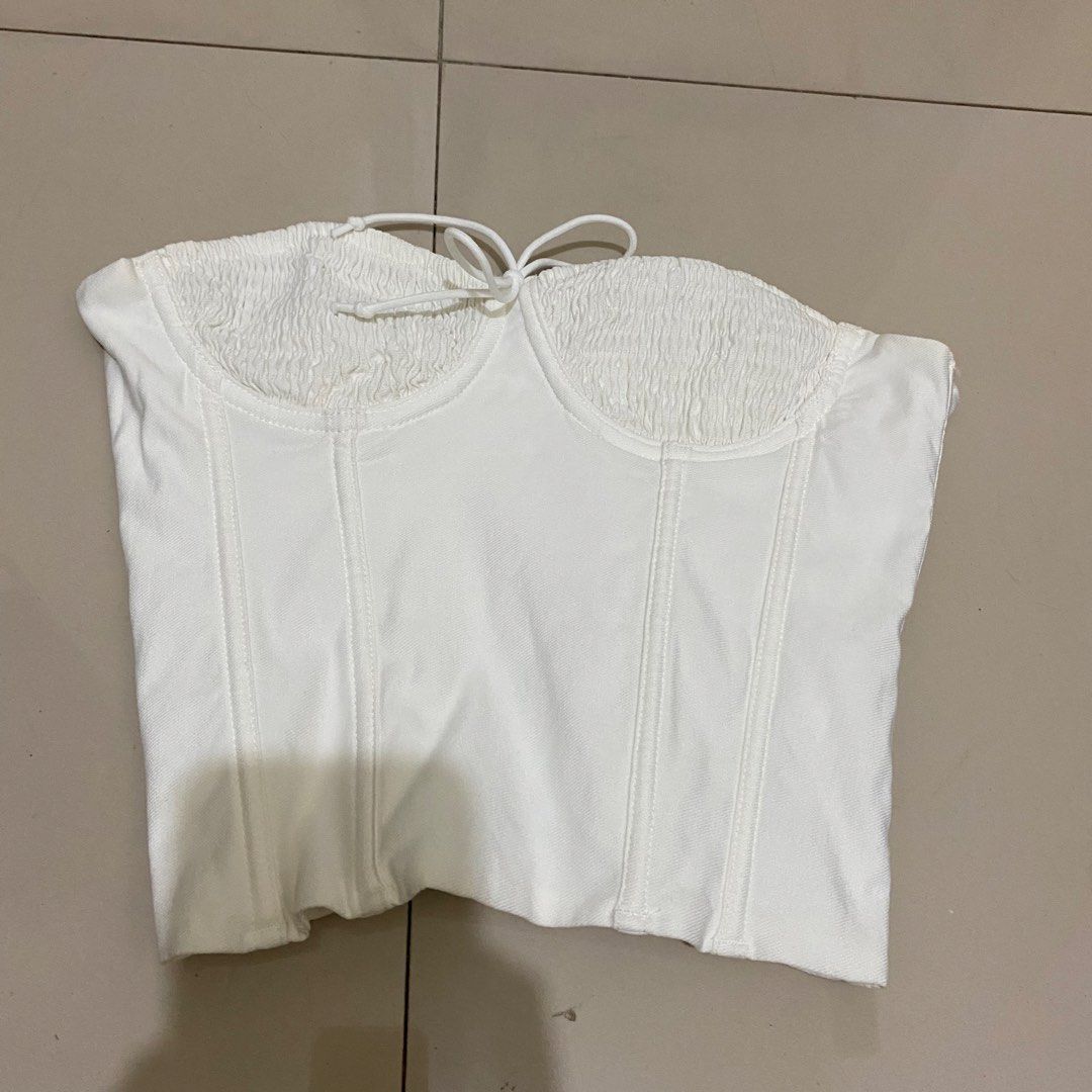 SHEIN White Corset Top (Category: Sleeveless) located in Quezon City. Submitted by lovelylittlepreloves (Listing ID 1464978976, Image 1). Description: never been worn.