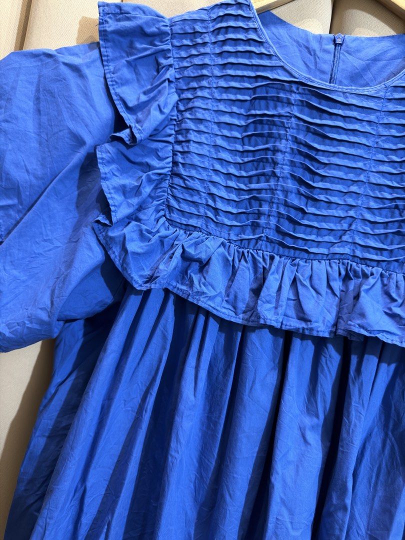 Shirring Blouse (Category: Blouses) located in Manila. Submitted by glamstylemnl (Listing ID 1465135978, Image 3). Description: ♡ SIZE: L ♡ BUST: 39 ♡ Swipe left to see the actual color & details ♡ pleated and smoked yoke / ruffled trim detail / relaxed flared fit ♡ HQ • 10/10 ♡ Ready to wear 👚.