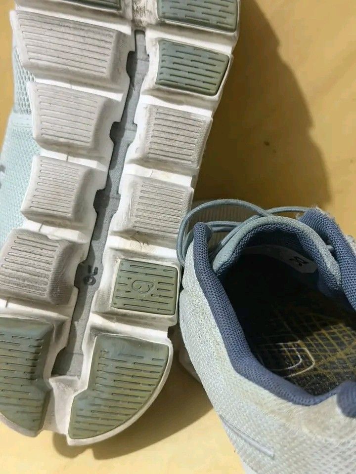 Shoes (Category: Casual Shoes) located in Manila. Submitted by rubymielbona (Listing ID 1465013886, Image 3). Description: ON Running Shoes for Sale 👟✨ Used but still comfy & wearable! ⚠️ May flaws lang po may butas sa mesh/side part, see photos. Selling AS IS kaya please check photos carefully before buying. 😊 Size 8 sale at 900‼️‼️.