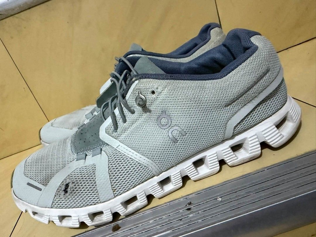 Shoes (Category: Everything Else Others) located in Marikina City. Submitted by caiteeekat (Listing ID 1465015257, Image 3). Description: ON Running Shoes for Sale 👟✨ Used but still comfy & wearable! ⚠️ May flaws lang po may butas sa mesh/side part, see photos. Selling AS IS kaya please check photos carefully before buying. 😊 Size 8 sale at 900‼️‼️.