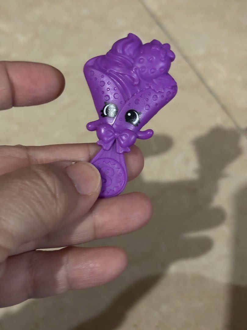 Shopkins comb authentic (Category: Kids Toys) located in Manila. Submitted by vintageaccessories (Listing ID 1465020088, Image 2). Description: .
