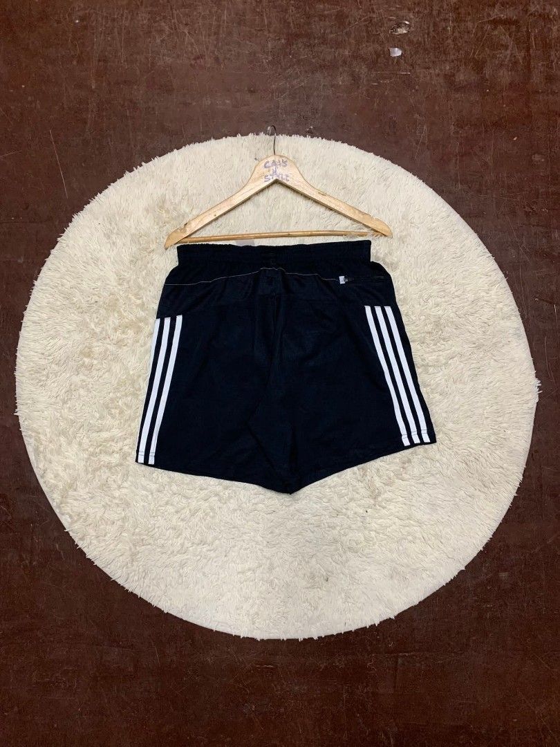 Short (Category: Shorts) located in Lianga. Submitted by legitseller12345678 (Listing ID 1465046351, Image 2). Description: Adidas Above the knee📌 Excellent 9.5/10 Color rate Waistline 32-36 Length 18 Solid nito💯 Mine 300 plus sf Payment first Unli vouch/can do Vc with the items for safety and assurance😊 Mode of payment: Gcash Courier: J&T Location: Lianga, surigao del dur. Mindanao Mine or Dm to purchase📩.