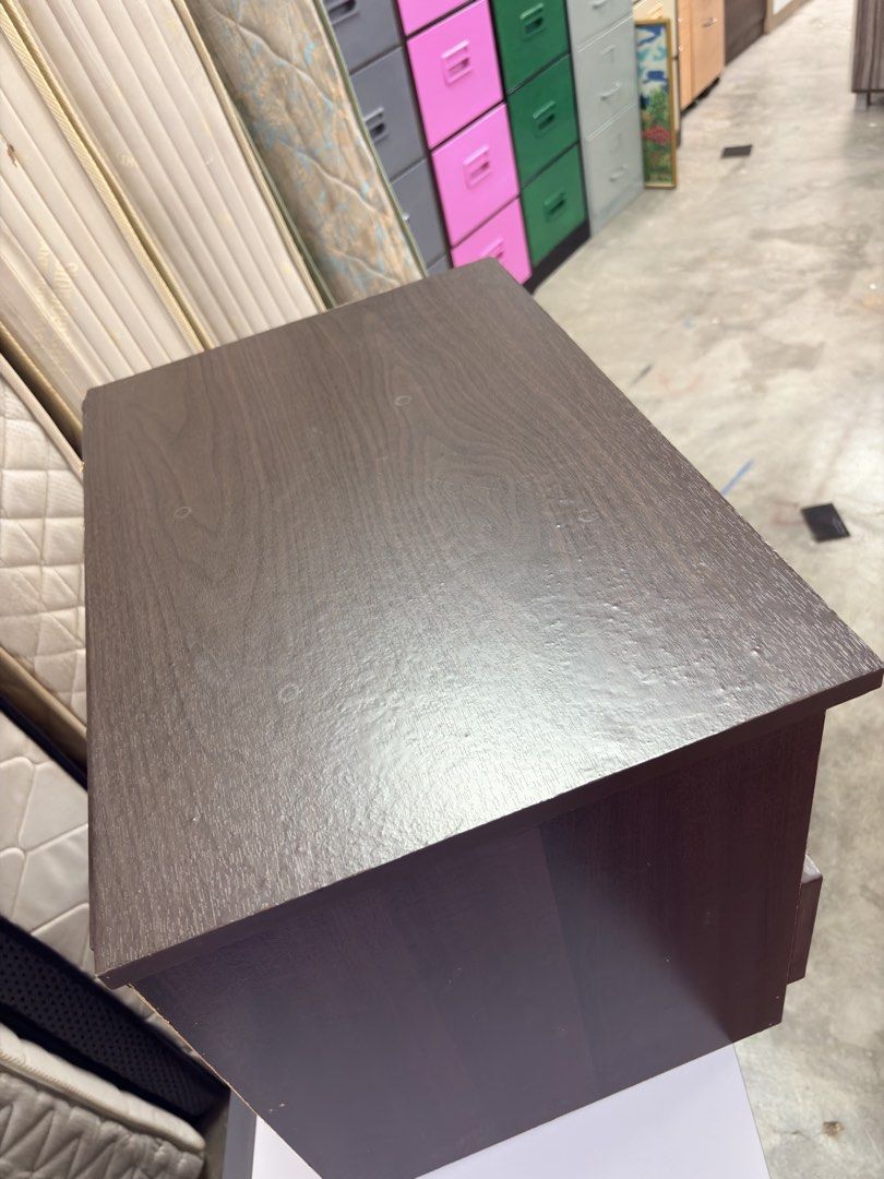 side table / end table (Category: Tables & Sets) located in Kajang. Submitted by goodsdmy_secondhandshop (Listing ID 1465099627, Image 3). Description: used item. condition as is self pickup kajang / delivery by lalamove.