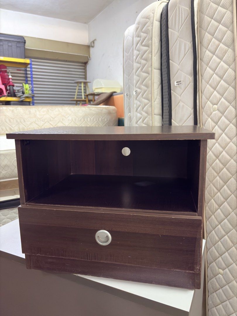 side table / end table (Category: Tables & Sets) located in Kajang. Submitted by goodsdmy_secondhandshop (Listing ID 1465099627, Image 1). Description: used item. condition as is self pickup kajang / delivery by lalamove.