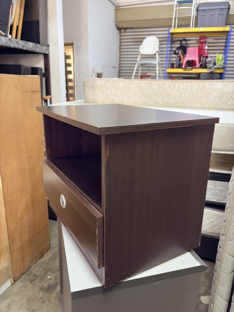 side table / end table (Category: Tables & Sets) located in Kajang. Submitted by goodsdmy_secondhandshop (Listing ID 1465099627, Image 2). Description: used item. condition as is self pickup kajang / delivery by lalamove.