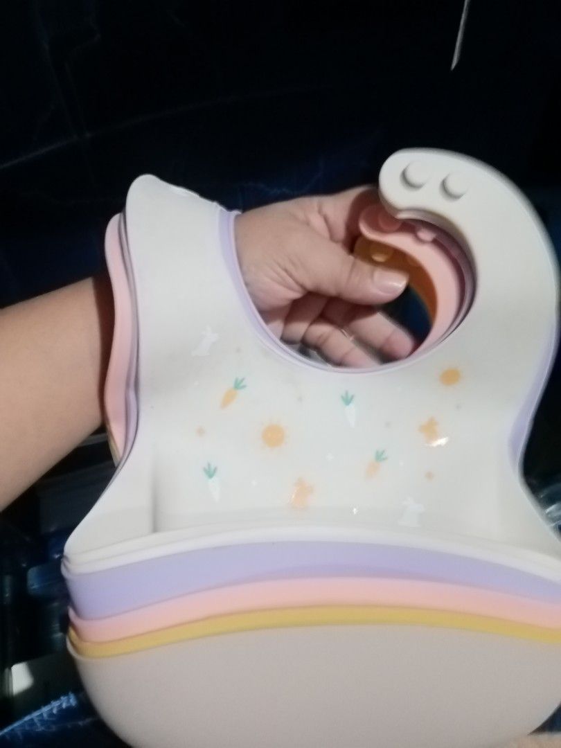 Silicone Baby Feeding Bib, per piece (Category: Other Baby Bathing & Changing Needs) located in Caloocan City. Submitted by 4kidsstore (Listing ID 1465040864, Image 1). Description: .