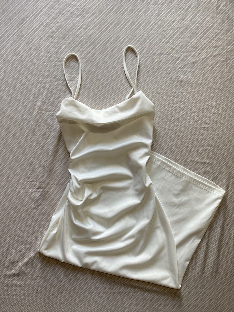 Silk Dress - Semi Formal (Category: Dresses) located in Dagupan City. Submitted by style_88 (Listing ID 1465117745, Image 1). Description: Length: 41 Width: 15 Size: Small.