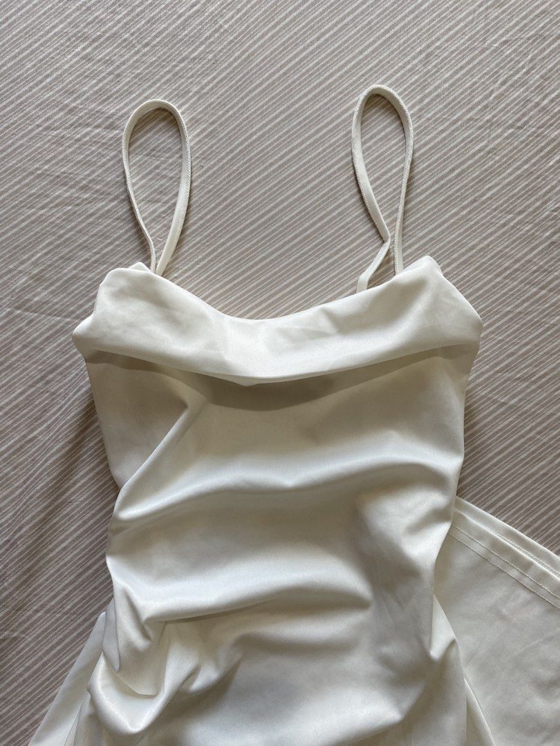 Silk Dress - Semi Formal (Category: Dresses) located in Dagupan City. Submitted by style_88 (Listing ID 1465117745, Image 3). Description: Length: 41 Width: 15 Size: Small.