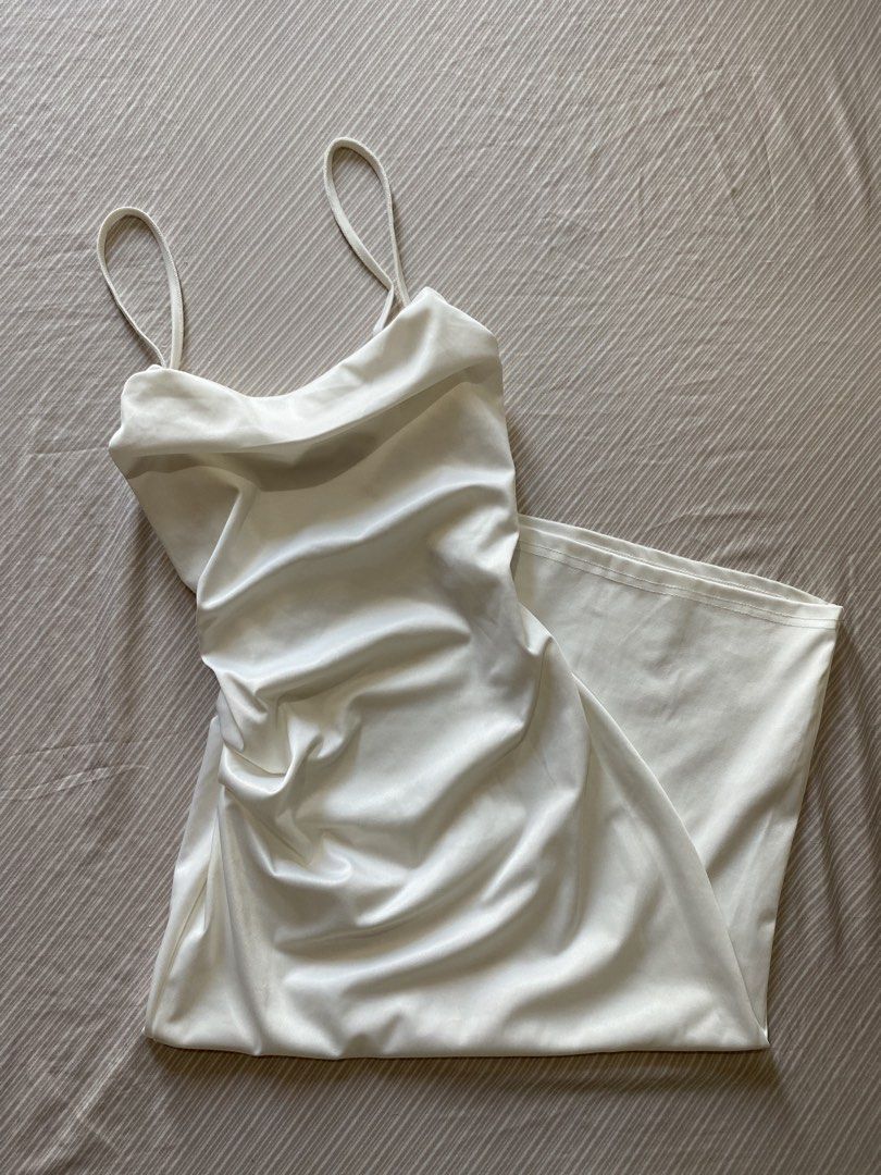 Silk Dress - Semi Formal (Category: Dresses) located in Dagupan City. Submitted by style_88 (Listing ID 1465117745, Image 2). Description: Length: 41 Width: 15 Size: Small.