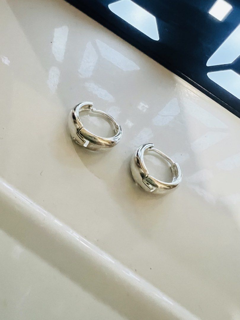 Silver earrings from Canada (Category: Earrings) located in Lipa City. Submitted by cherryacosta_cherryacosta30 (Listing ID 1465041073, Image 1). Description: Onhand and ready to ship .