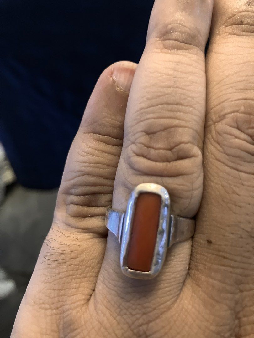 Silver Rectangular Red coral Ring (Category: Rings) located in Kuala Lumpur. Submitted by prithwish296594 (Listing ID 1465063586, Image 2). Description: - Bold silver ring design - Features a striking rectangular red coral (natural) in a bezel setting - Smooth metal band with simple sides - Solid and sturdy construction - Makes a great statement piece on the finger Ring Size : 18 Metal : Silver .