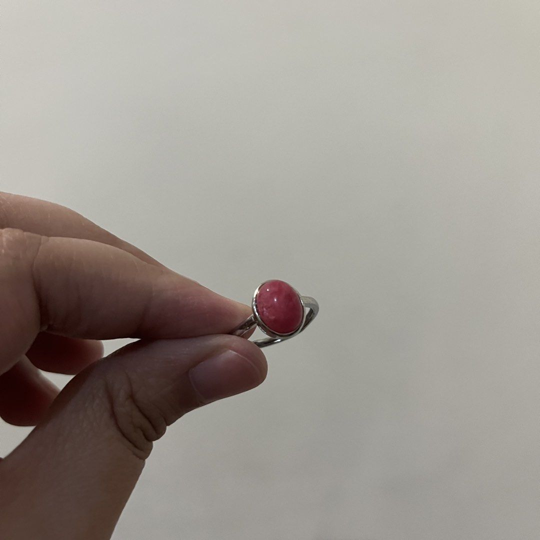 Silver ring with pink oval stone adjustable size (Category: Rings) located in San Pedro. Submitted by rainyydayy (Listing ID 1465114243, Image 3). Description: - Silver-toned metal ring with a vibrant pink oval gemstone - Smooth bezel setting with a polished finish - Adjustable band design fits various finger sizes easily - Lightweight and comfortable for all-day wear - Simple, eye-catching daily accessory with minimal wear.