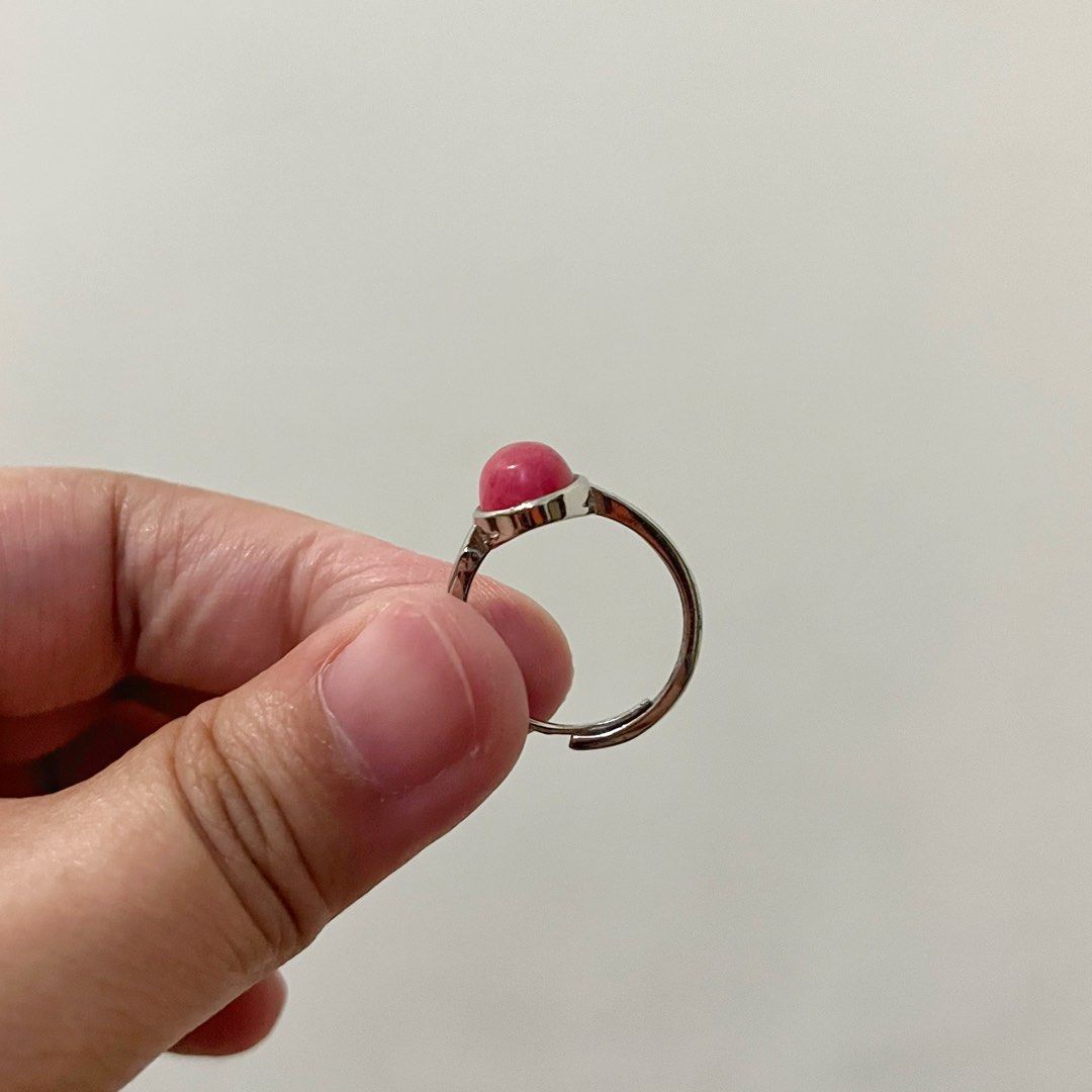 Silver ring with pink oval stone adjustable size (Category: Rings) located in San Pedro. Submitted by rainyydayy (Listing ID 1465114243, Image 2). Description: - Silver-toned metal ring with a vibrant pink oval gemstone - Smooth bezel setting with a polished finish - Adjustable band design fits various finger sizes easily - Lightweight and comfortable for all-day wear - Simple, eye-catching daily accessory with minimal wear.