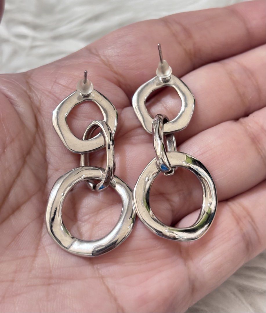 Silver-tone geometric linked drop earrings (Category: Earrings) located in Paranaque City. Submitted by dalle_closet (Listing ID 1465029852, Image 3). Description: with 925 markings on post.
