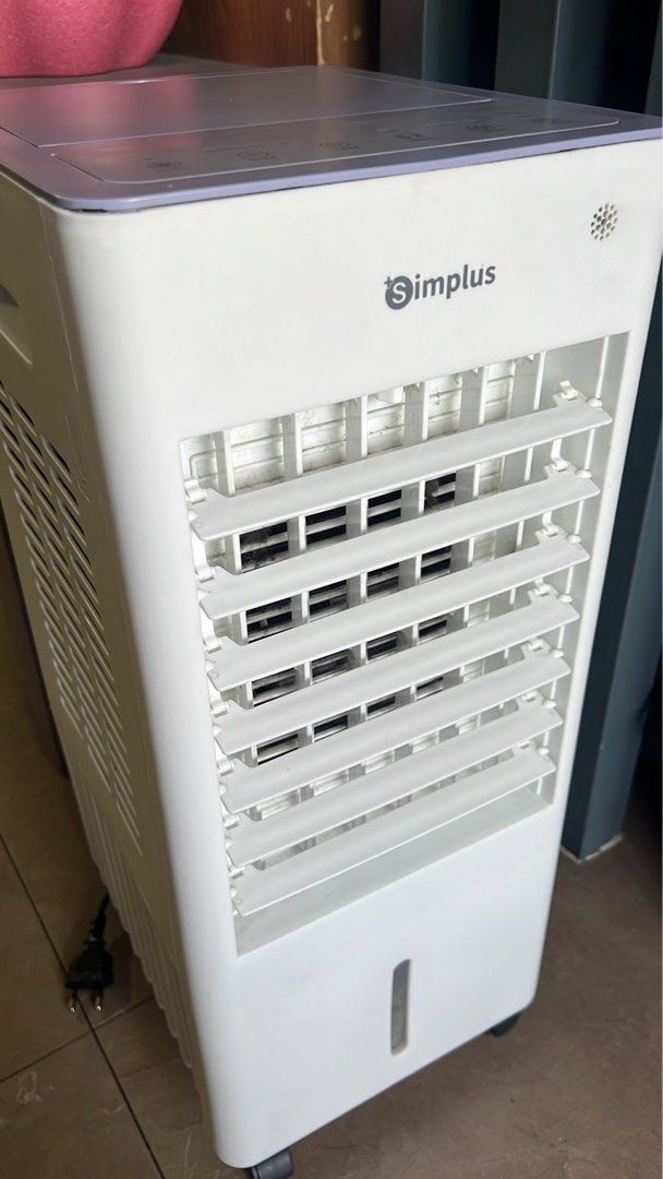 SIMPLUS Air Cooler 10L Water Tank (Category: Air Conditioning and Heating) located in Taguig. Submitted by alxthegr (Listing ID 1465057794, Image 2). Description: Selling: Simplus Air Cooler / Cooling Fan – 10L Water Tank ❄️ ✔️ 10L large water tank ✔️ Air cooling fan ✔️ Comes with remote control ✔️ Portable with wheels — easy to move around ✔️ Great for bedroom, living room, workspace, or small spaces ✔️ Simple white design ✔️ From Simplus Offici