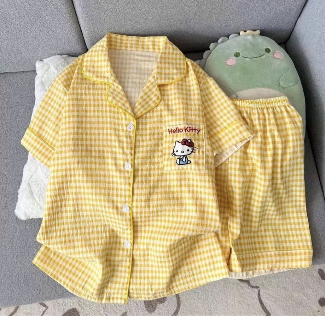 sleepwear set brandnew (Category: Sets or Coordinates) located in Mexico. Submitted by mallarinathalie (Listing ID 1465034100, Image 1). Description: brandnew.