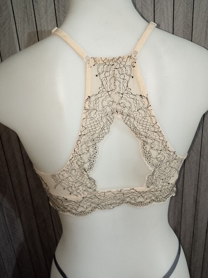 S/M pretty lace Bralette not padded (Category: Undergarments & Loungewear) located in Manila. Submitted by truecrystal-1407 (Listing ID 1465026289, Image 3). Description: .