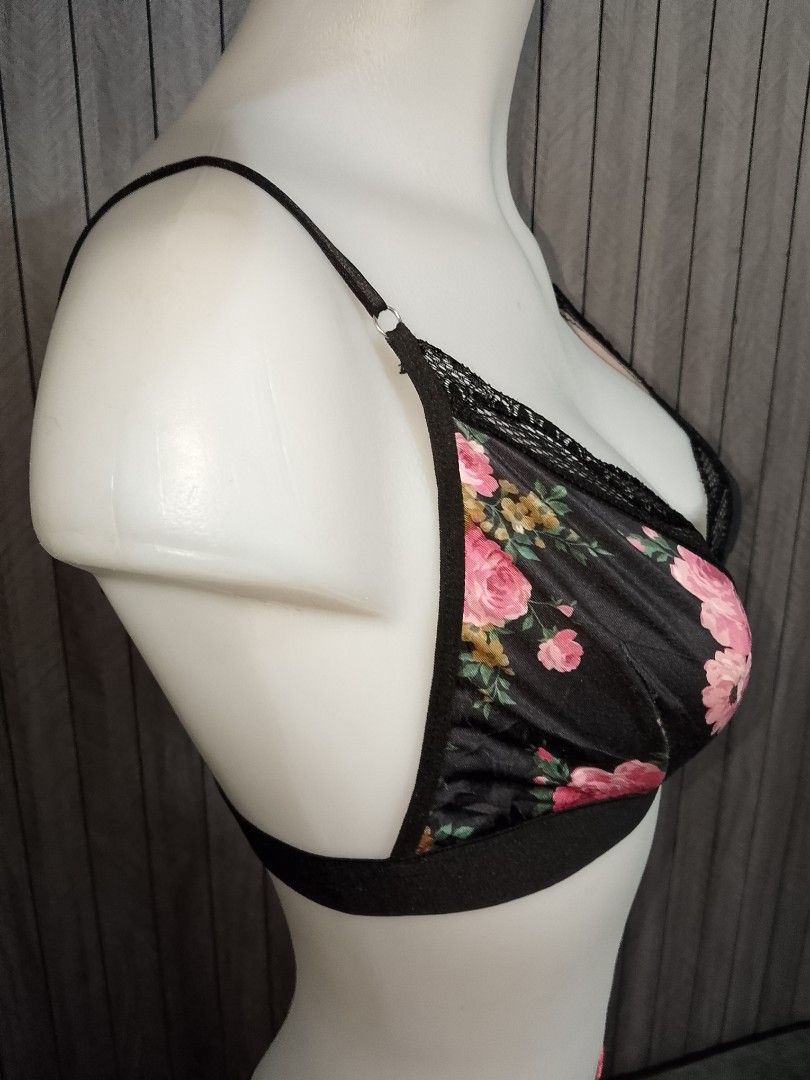 Small black floral Bralette no pads (Category: Undergarments & Loungewear) located in Manila. Submitted by truecrystal-1407 (Listing ID 1465027348, Image 2). Description: .