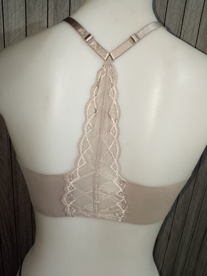 True & co Small seamless Bralette no pads (Category: Undergarments & Loungewear) located in Manila. Submitted by truecrystal-1407 (Listing ID 1465077829, Image 3). Description: .