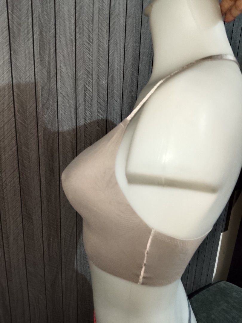 True & co Small seamless Bralette no pads (Category: Undergarments & Loungewear) located in Manila. Submitted by truecrystal-1407 (Listing ID 1465077829, Image 2). Description: .
