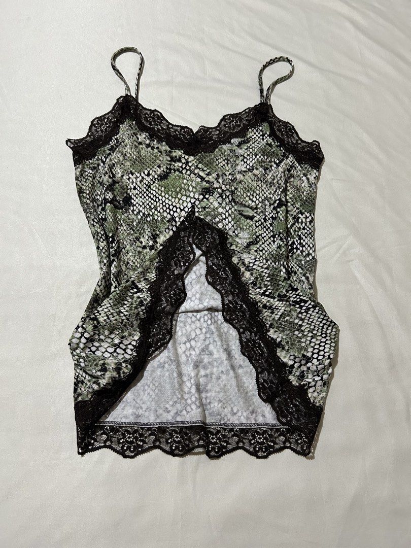 snake print camisole top (Category: Sleeveless) located in Pagadian. Submitted by yowna_declutters (Listing ID 1465059590, Image 3). Description: —loc: pagadian city, mindanao payment first.