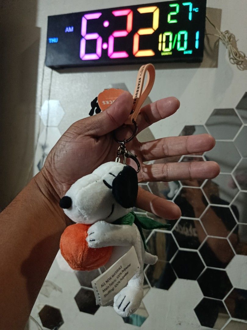 Snoopy + Starbucks Keychain (Category: Plushies & Soft Toys) located in Mandaluyong City. Submitted by raymondcarlos (Listing ID 1465165426, Image 2). Description: Snoopy + Starbucks Keychain Php 1200 each 2pcs only. Item Location Mandaluyong City Shipping on buyer's expense. Payment via BDO/Gcash..